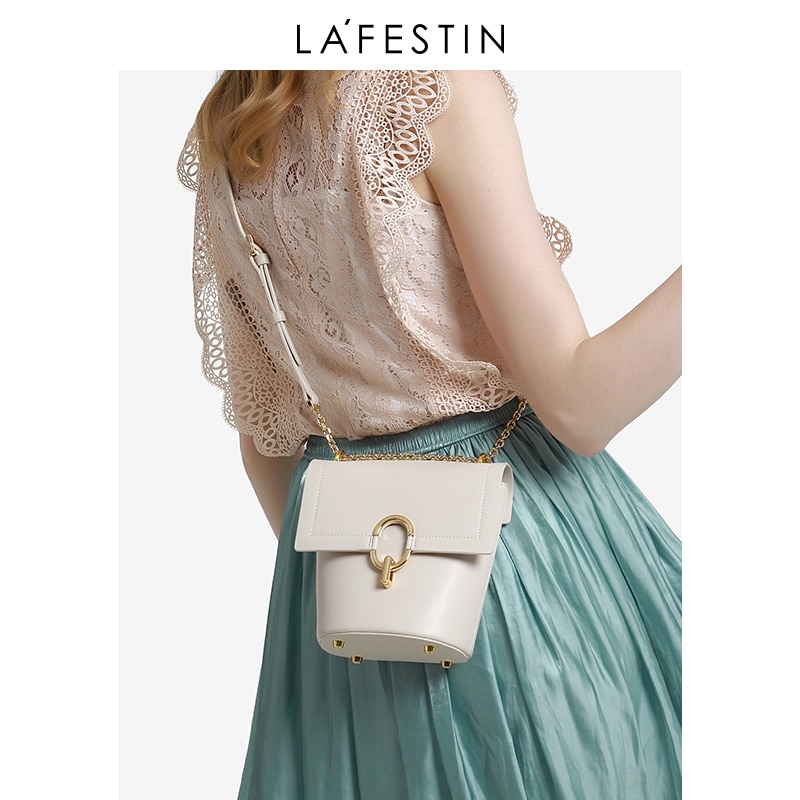 Classic Bucket Bag With Unique Oval Lock Designer