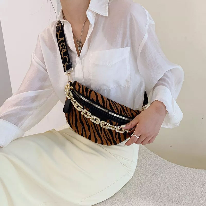 Trendy Leopards Pattern Chest Bag