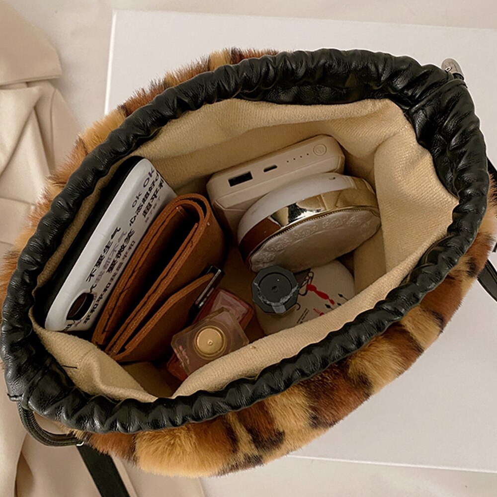 Leopard Pattern Women's Messenger Bag