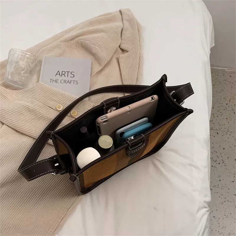 Strip Pattern Canvas Shoulder Bag