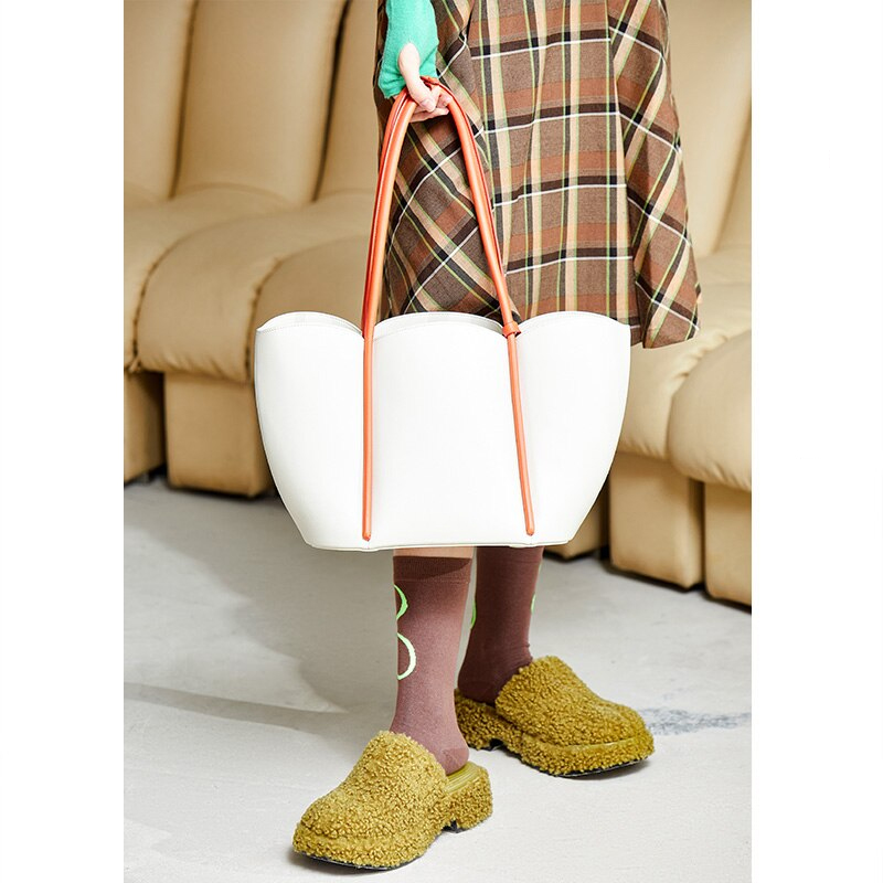 Trendy Petal Tote Bag