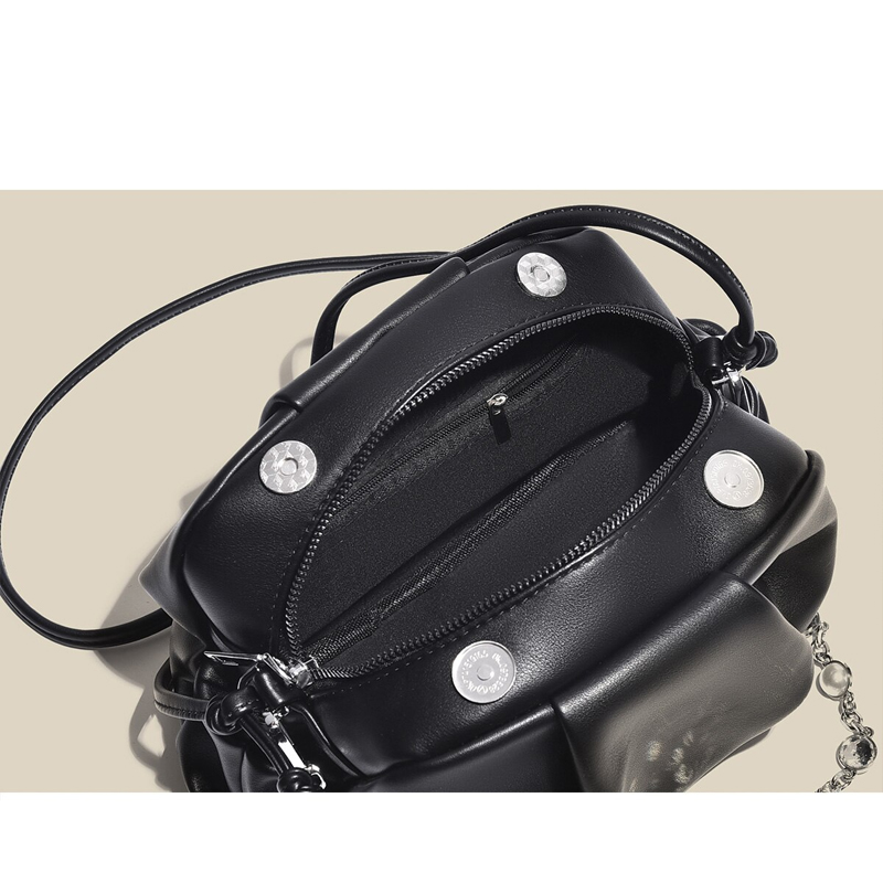 Design Chain Shoulder Bag
